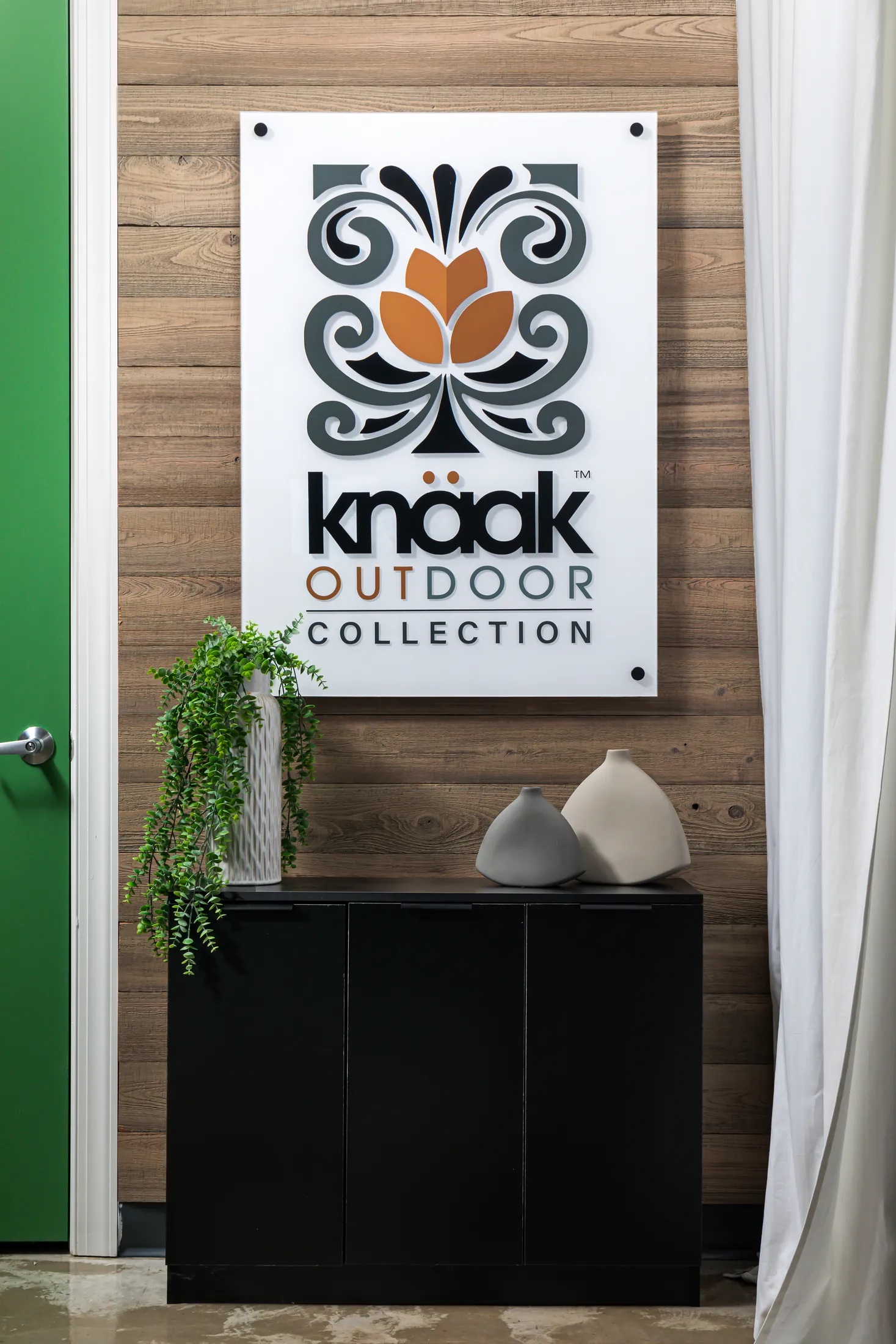 Knäak Outdoor Collection showroom banner